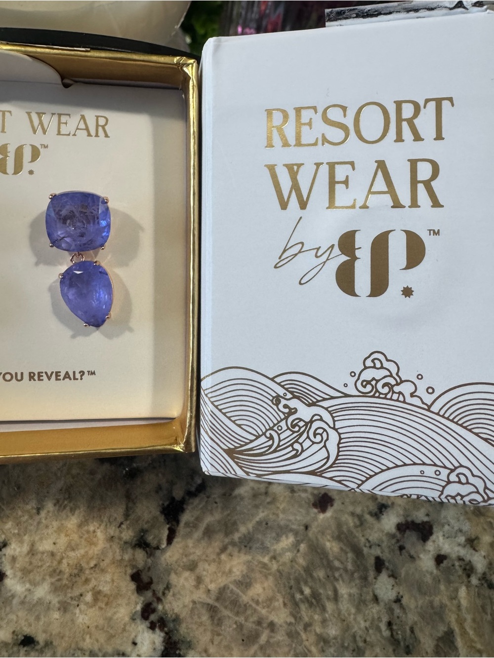 Resort wear bomb party earrings - Picture 2 of 3